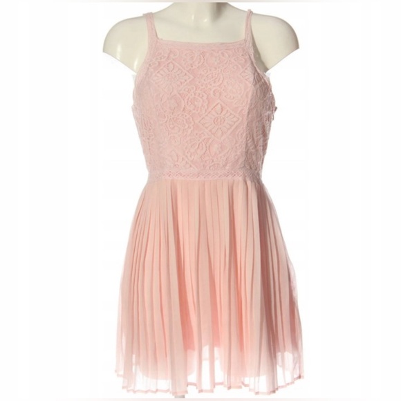 Baby pink chiffon and lace Hollister dress - Picture 1 of 10